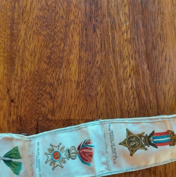 Cigarette Silks Tobacco Silks VTG Medals Medallion Lot Of 22 Sewn Together - Picture 6 of 9